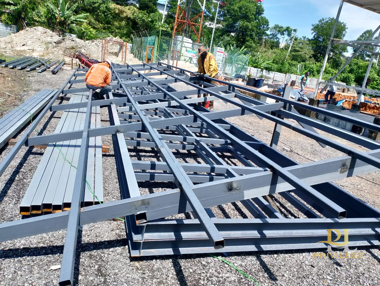 Privilege Lifting structural steel fabrication and pipe welding team in Johor