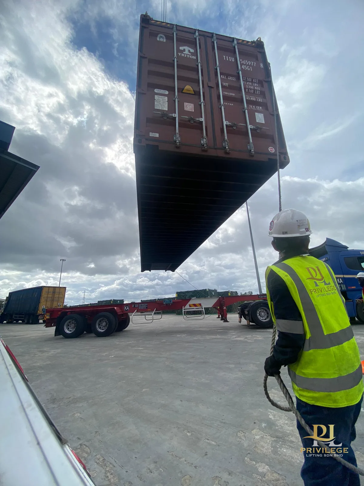 Privilege Lifting heavy lifting and crane operations in Masai Johor